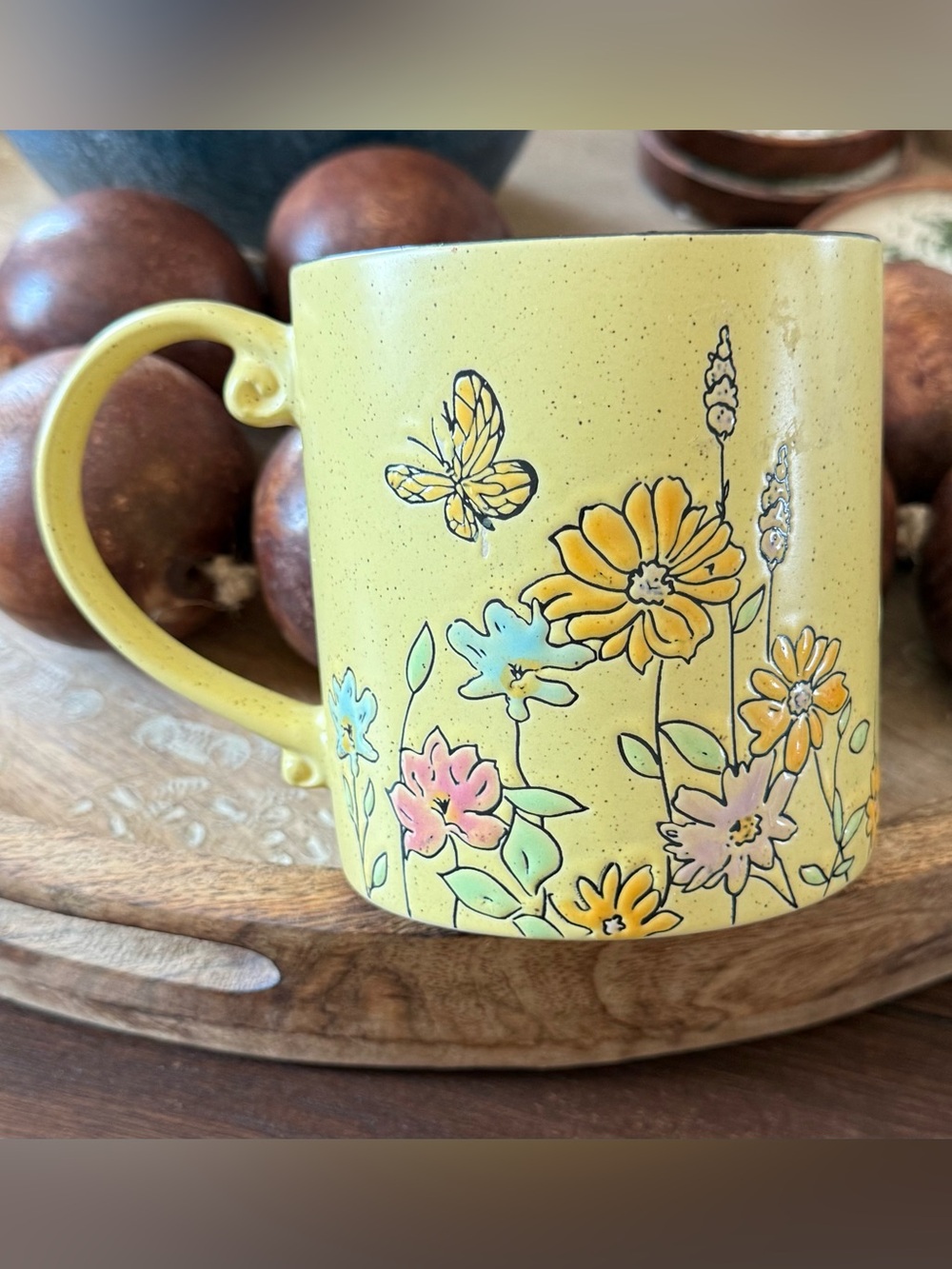Spectrum Designz Embossed Yellow Daisy Flowers Garden 20 oz Coffee Tea Mug Mugs